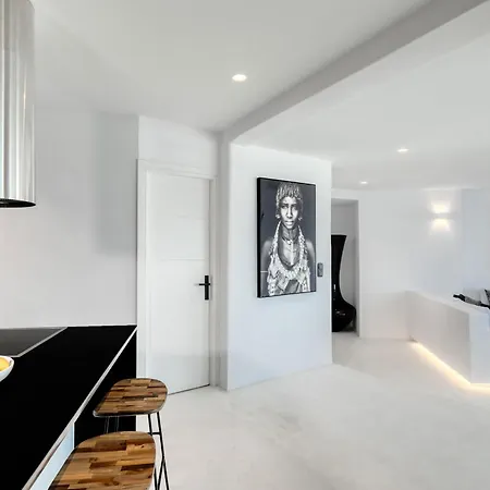 Villa Psarou Black *