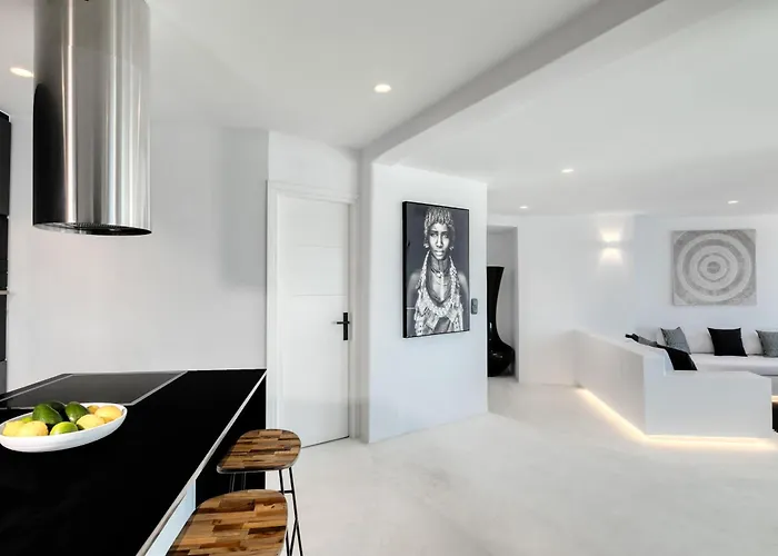 Villa Psarou Black *